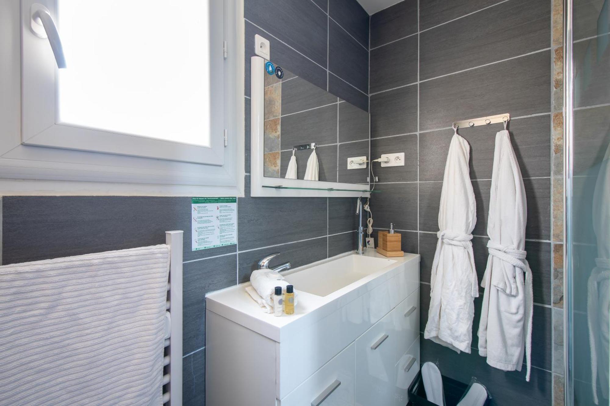 Guesthouse La Costiere - Logements Independants - Espace Piscine Jacuzzi Lunel  Exterior foto